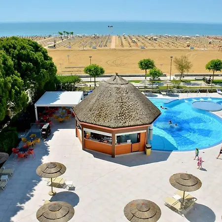 Seaside With Poolside Retreat Apartamento *