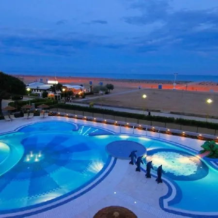 Seaside With Poolside Retreat Lägenhet Bibione