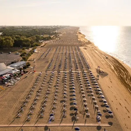 Seaside With Poolside Retreat * ביביונה