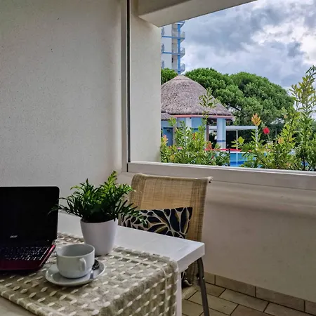 Seaside With Poolside Retreat * ביביונה